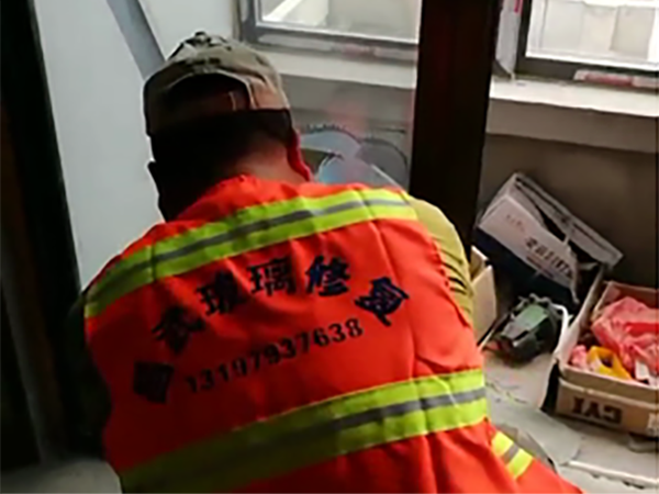 開發(fā)商新房門窗玻璃修復(fù)